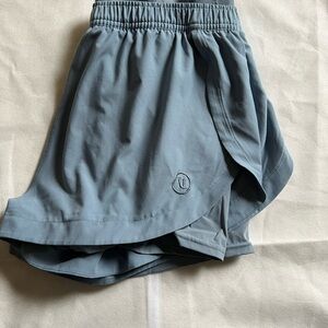 Vuori Luna athletic short in blue/grey